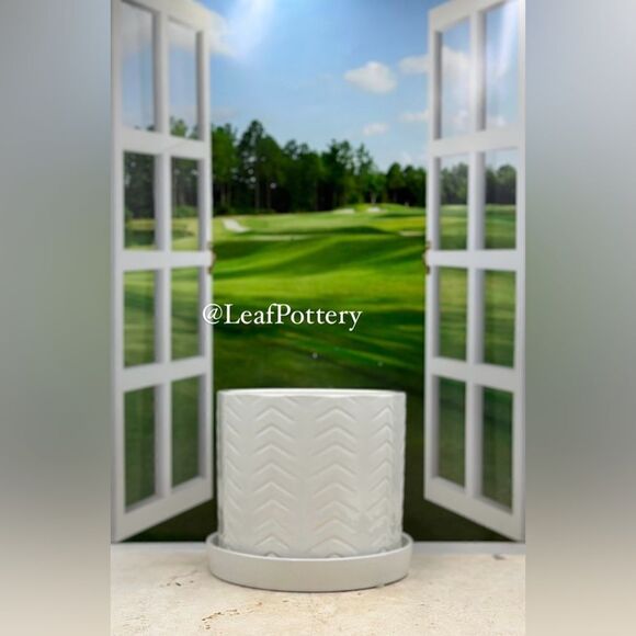 Arrow White Ceramic Planter Pot with Saucer Attached - Picture 9 of 9